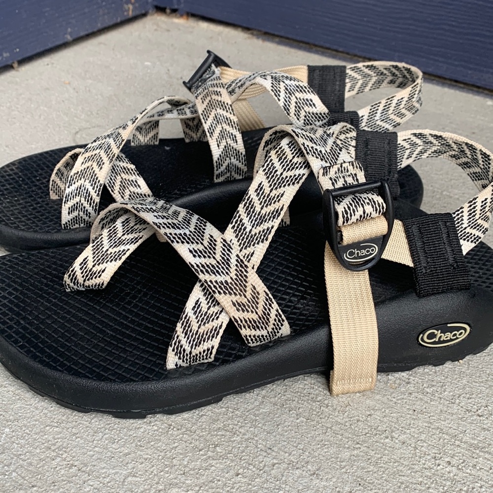 WOMEN’S CHACOS | size 8